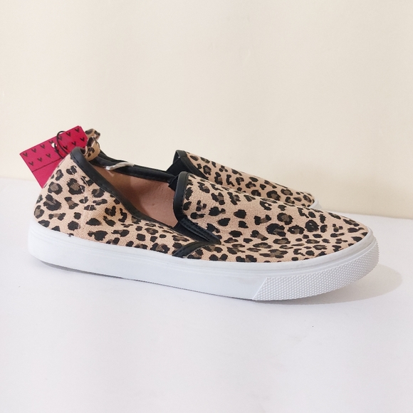 Aviva Girl Leopard Print Slip On Fashion Flat Sneakers Girls Big Kid NWT - Picture 3 of 11
